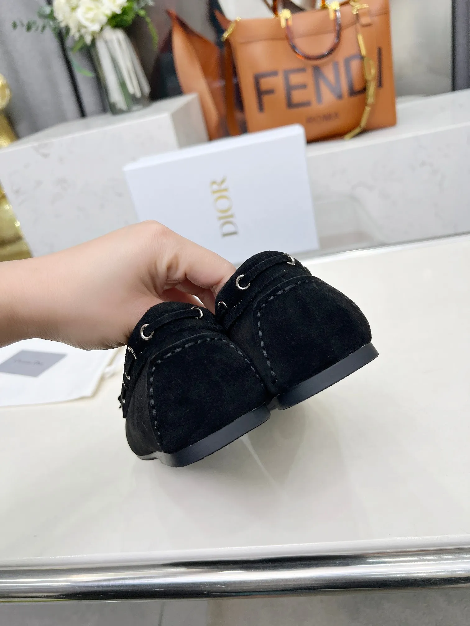👟👟Ex-factory price 500👟👟 Dior's new spring and summer ultra-light jelly series loafers are brand new. The layout strives to create fashionable classic items. New products created at the first substantial show of Paris Fashion Week. The inspiration is cleverly combined by the D chief designer on the perfect shoe shape. Paired with brand buckles, it is even more fashionable! Original version, perfect and exquisite workmanship!  ✔️Upper: original fabric ✔️Inner lining: imported sheepskin lining ✔️Sole: original outsole ✔️Size: #35-41 (40 41 customized items are not returnable)